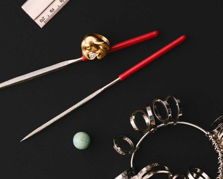 How to clean gold jewelry? 