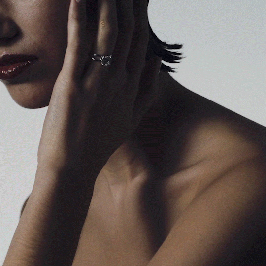 Que symbolise une bague de promesse?