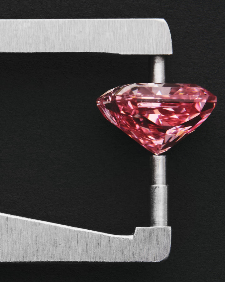La Couleur des Diamants : Tout savoir sur les échelles et nuances