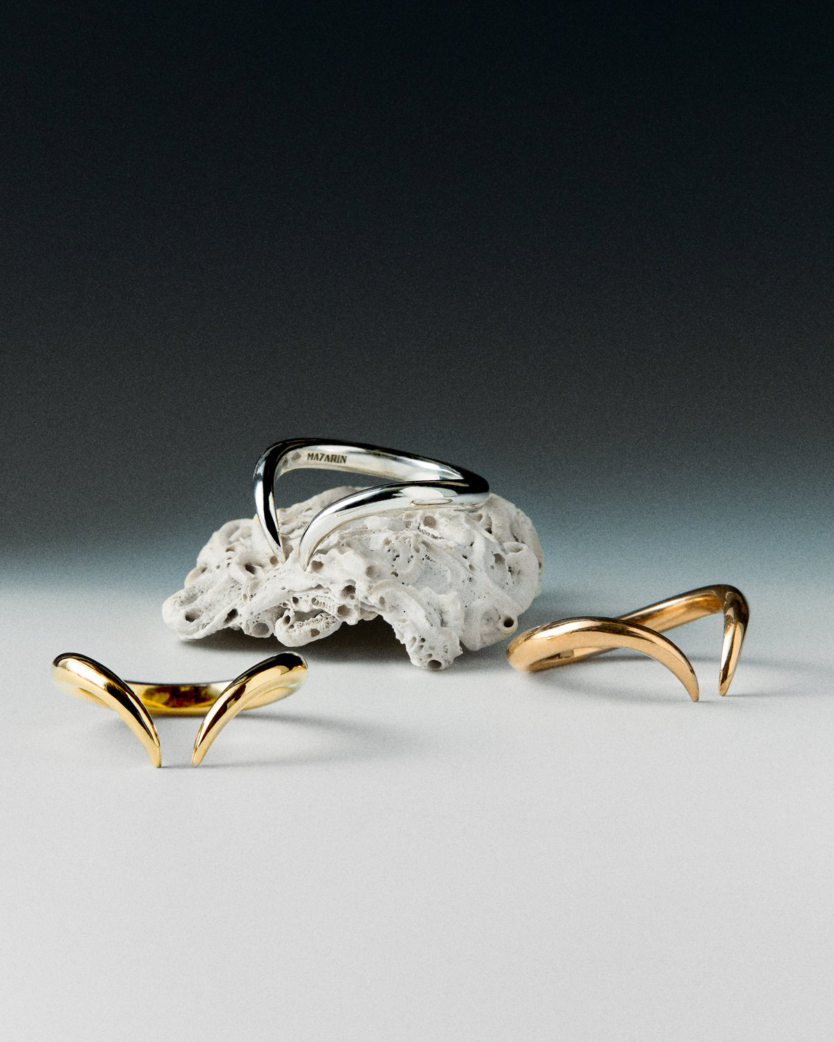 Modern expertise in 18k gold recognition