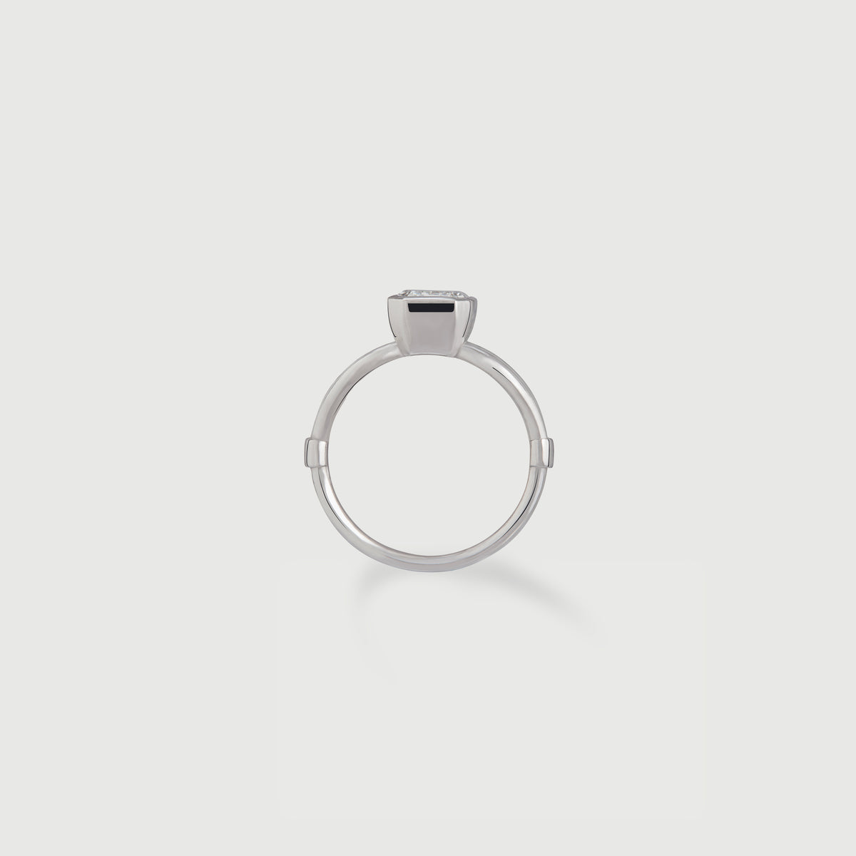 Amoretto Emerald Solitaire - white gold