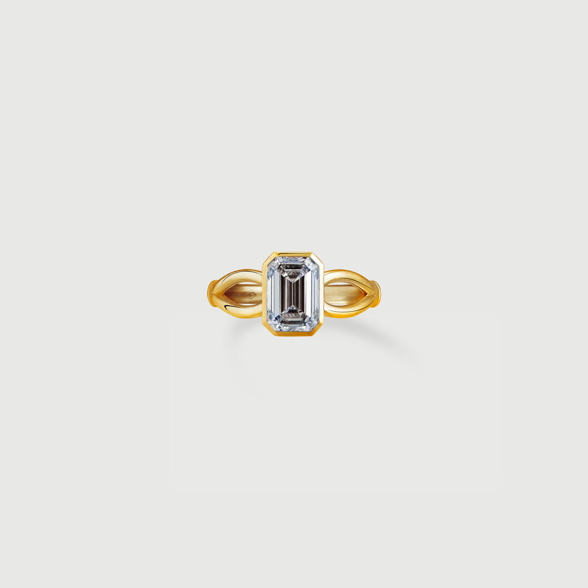 Amoretto Emerald Solitaire