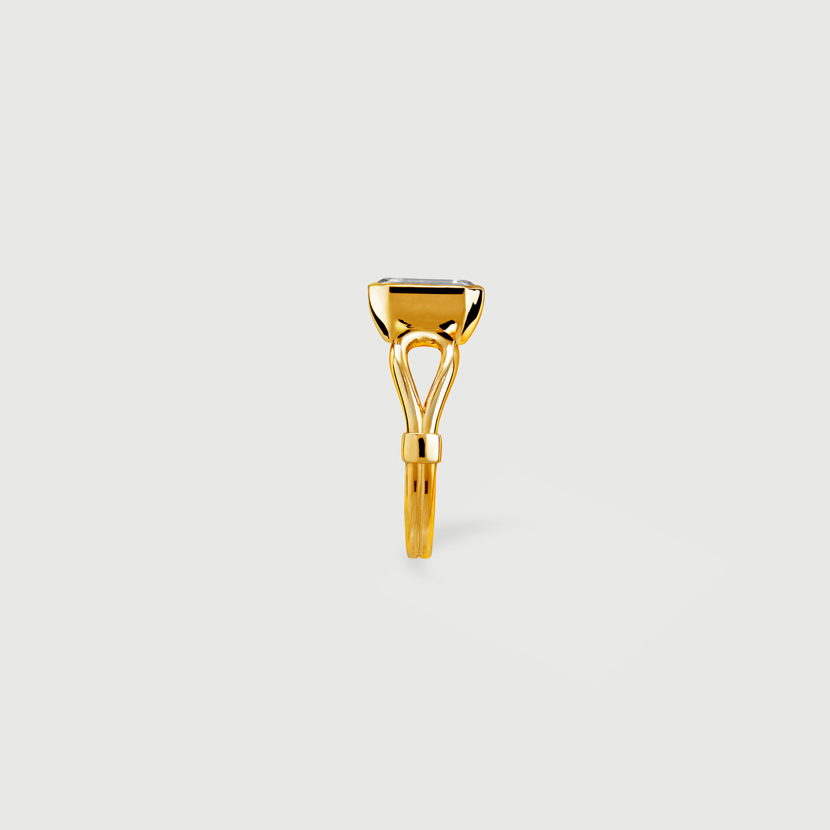 Amoretto Emerald Solitaire