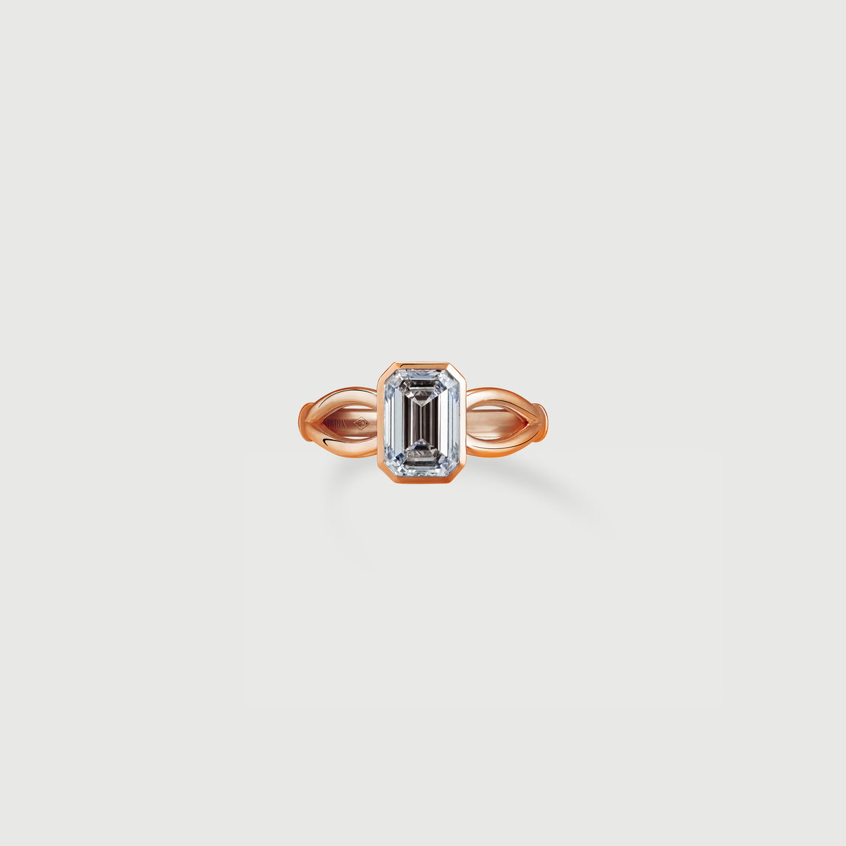 Amoretto Emerald Solitaire - Red gold