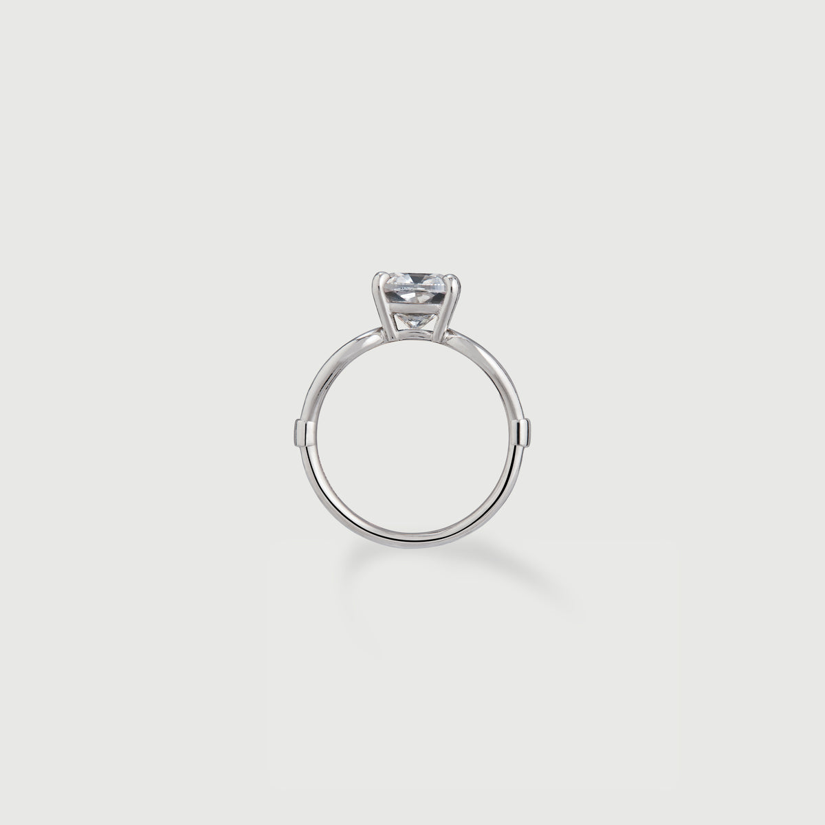 Solitaire Amoretto Cushion - white gold