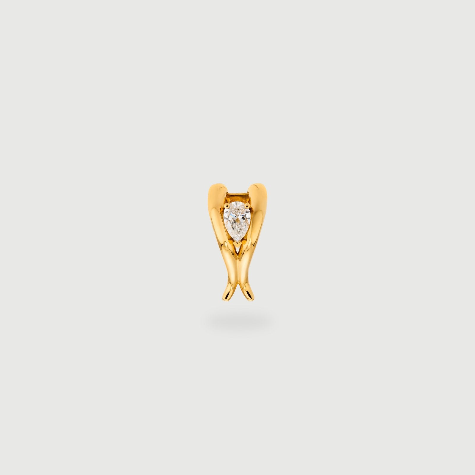 Découvrez le clip d'oreille diamant, à la croisée de la joaillerie et du geste couture.